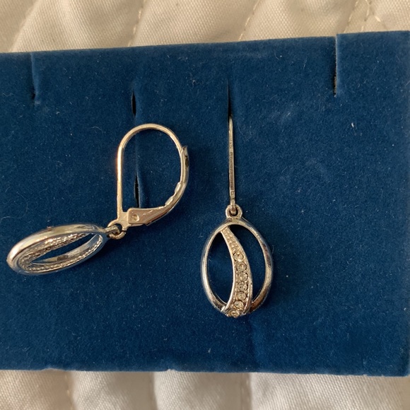 Sterling Silver earrings. - Picture 2 of 3